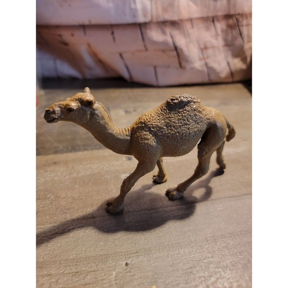 Camel Dromedary 2010 toy figure animal - Picture 1 of 4
